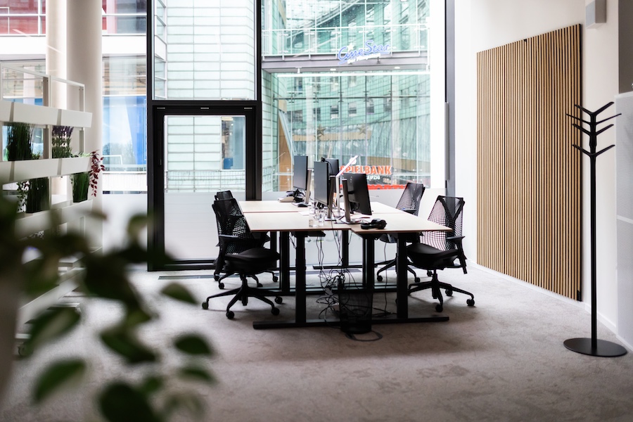 Moderne Büroplätze von Scaling Spaces im NEO